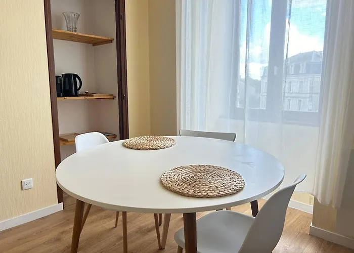 - 1 - Centre-ville * Parthenay